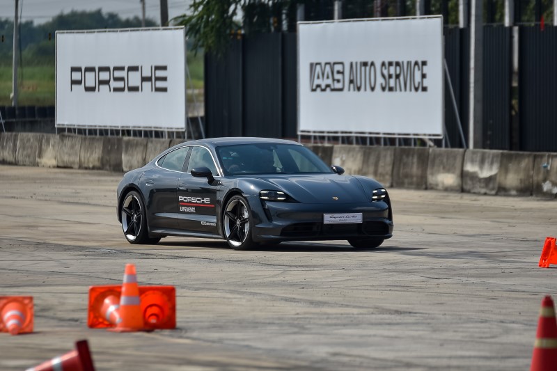 Porsche Taycan Driving Experience (3)
