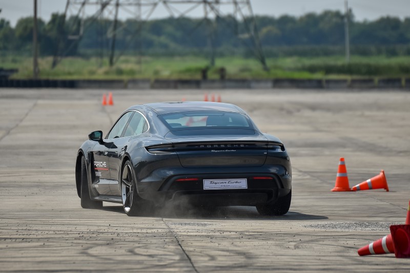 Porsche Taycan Driving Experience (4)