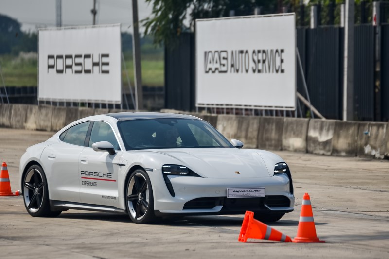 Porsche Taycan Driving Experience (5)