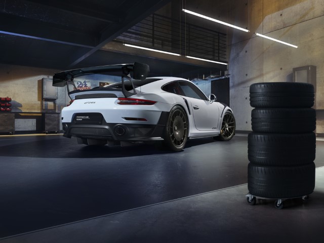 S21_2008 Porsche 911 GT2 RS of the 991 generation with Manthey Performance Kit (Small)